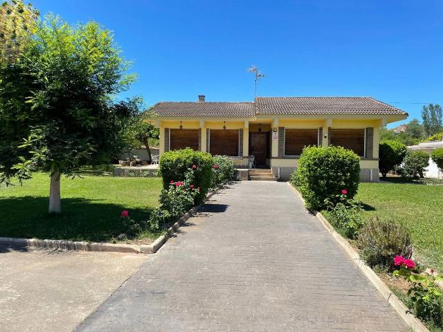 Chalet en venta en Villapatro, Lardero
