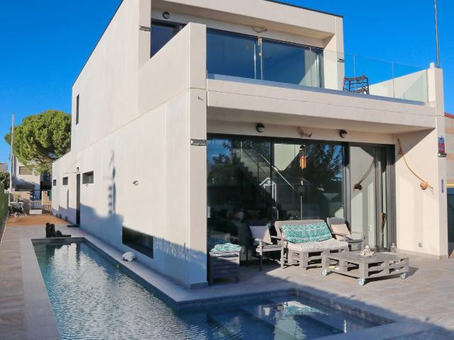 Chalet en venta en L'armentera, Girona