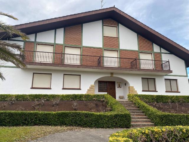 Villa en venta en Larrabetzu, Goikolea