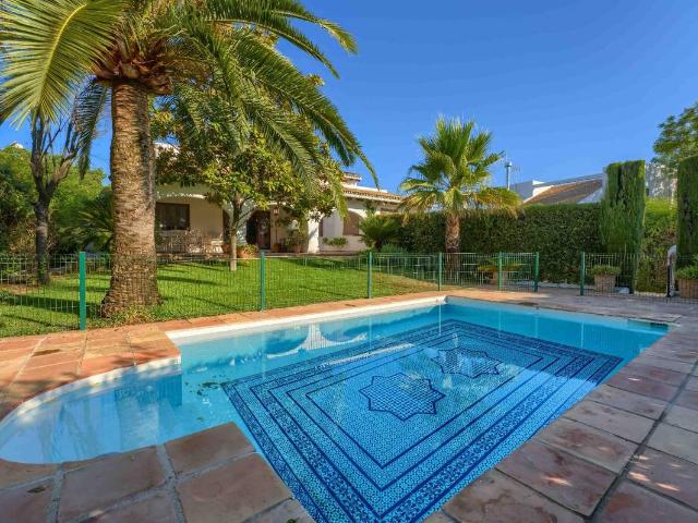 Chalet en venta en Tomares, Andalucía