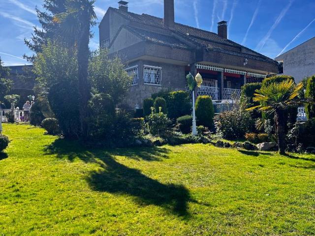 Chalet en venta en Rozas De Puerto Real, Madrid