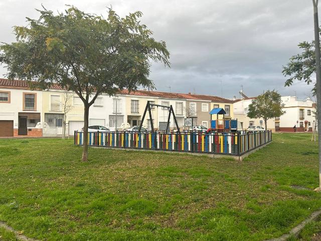 Villa en venta en Utrera, Barriada Los Salesianos