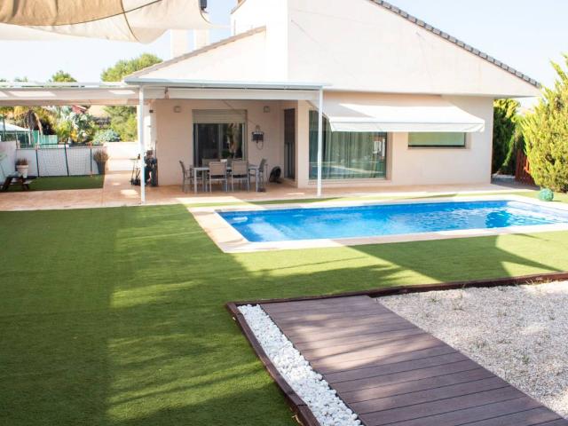 Villa en venta en Las Torres De Cotillas
