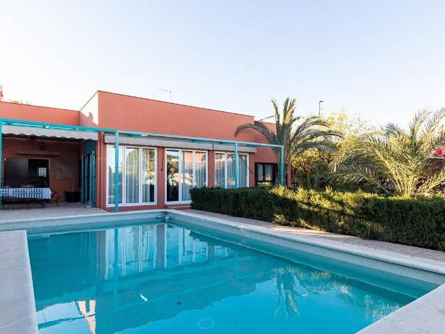 Villa en venta en Las Torres De Cotillas