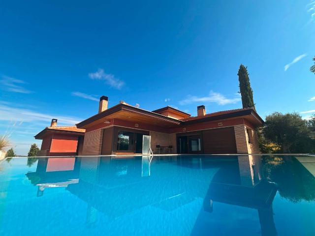 Chalet en venta en Layos, Castilla-La Mancha