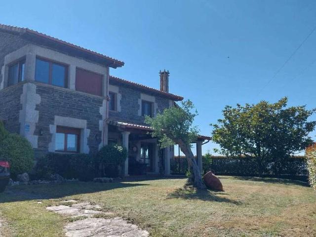 Villa en venta en Laza