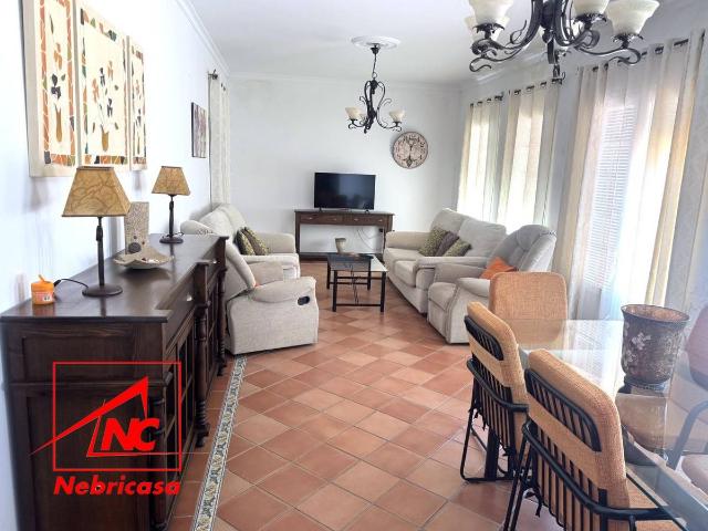 Chalet en venta en Lebrija, Andalucía