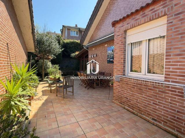 Chalet en venta en Laredo