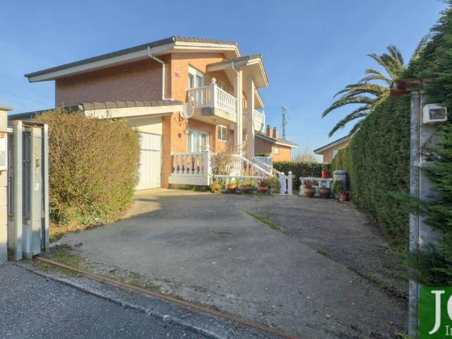 Chalet en venta en Limpias, Cantabria