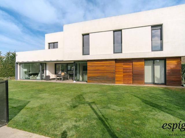 Villa en venta en Llagostera, Cantallops
