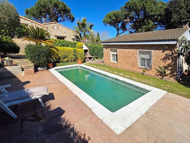 Chalet en venta en Cantallops, Gironès