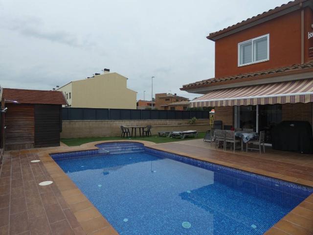 Chalet en venta en Cantallops, Gironès