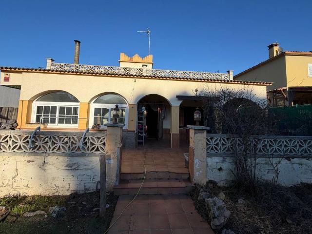 Chalet en venta en Cantallops, Gironès