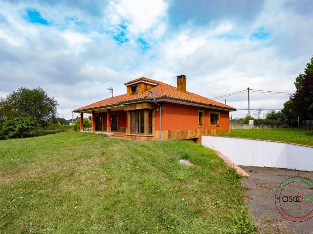 Chalet en venta en Santa Cruz de Llanera, Llanera