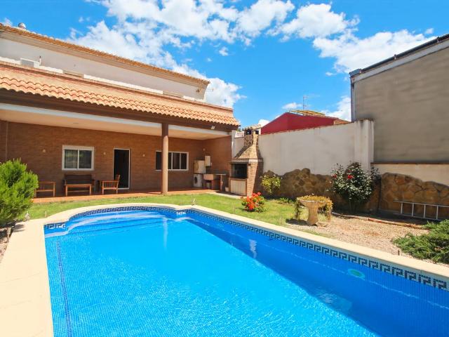 Chalet en venta en Llombai, Valencia