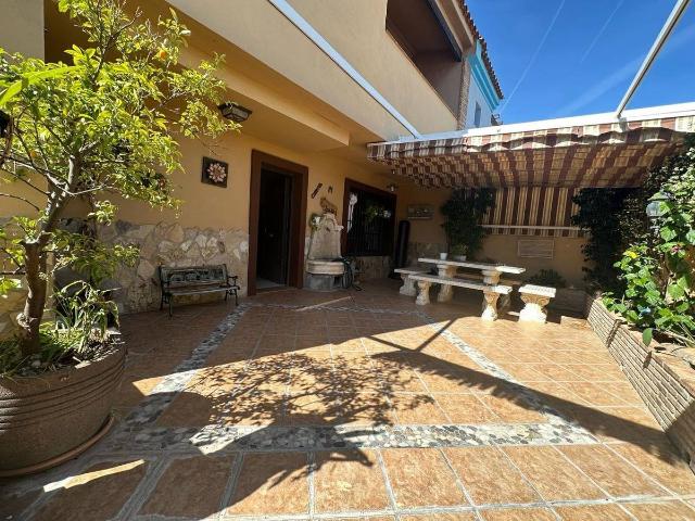 Villa en venta en Rincón De La Victoria