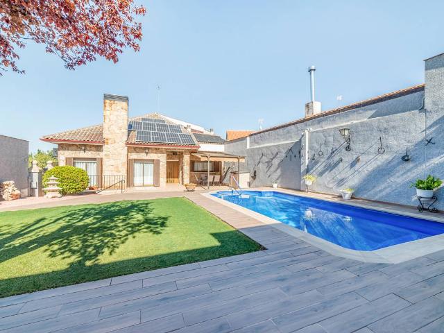 Chalet en venta en Loeches, Madrid