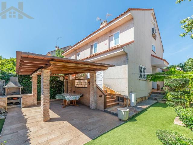 Chalet en venta en Loeches, Madrid