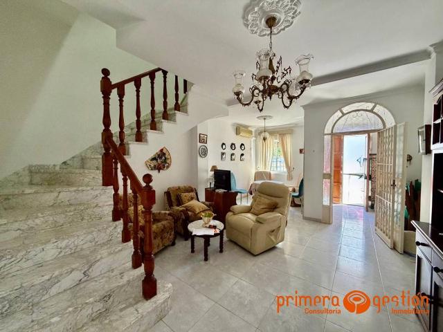 Chalet en venta en Lora del Río, Sevilla