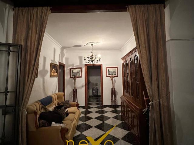 Chalet en venta en Lora Del Río, Andalucía