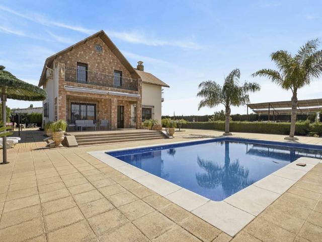Chalet en venta en Lora Del Río, Andalucía