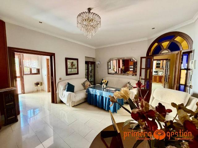 Chalet en venta en Lora Del Río, Andalucía