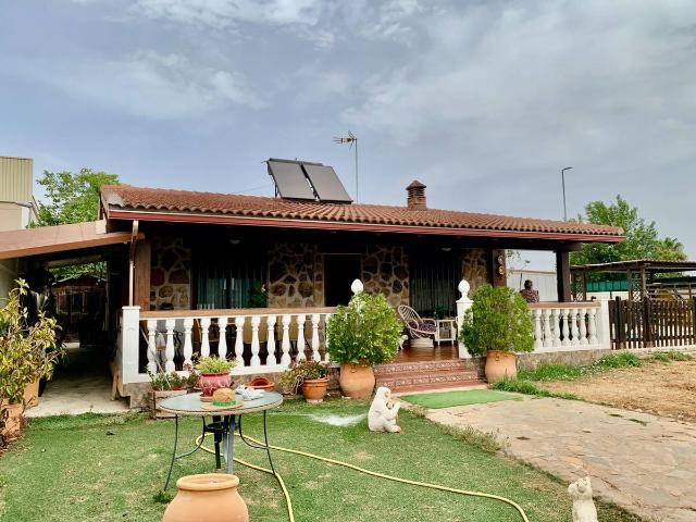 Chalet en venta en Lora Del Río, Andalucía