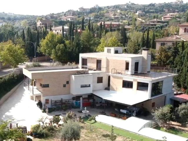 Villa en venta en Toledo