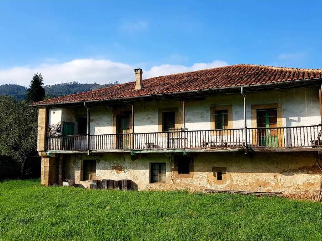 Chalet en venta en Los Corrales De Buelna, Cantabria