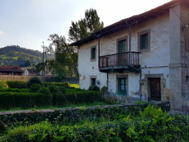 Chalet en venta en Los Corrales De Buelna, Cantabria