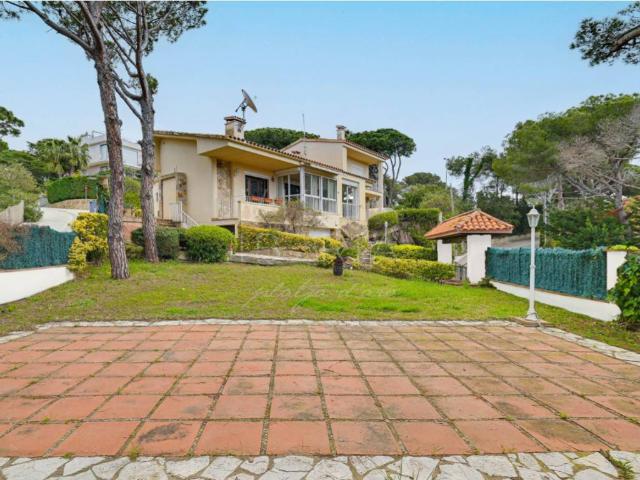 Villa en venta en Castell-platja D'aro