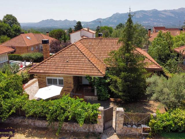 Chalet en venta en Lozoyuela-navas-sieteiglesias, Madrid