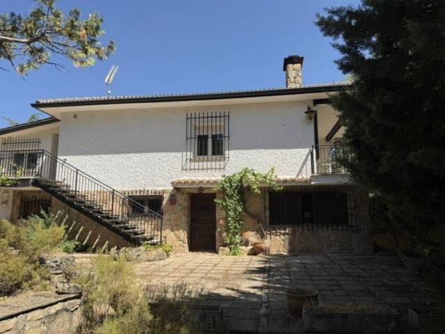 Chalet en venta en Lozoyuela-navas-sieteiglesias, Madrid