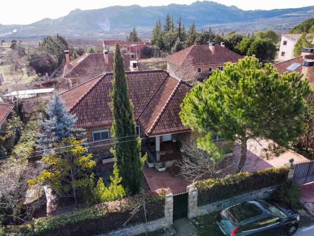 Chalet en venta en Lozoyuela-navas-sieteiglesias, Madrid