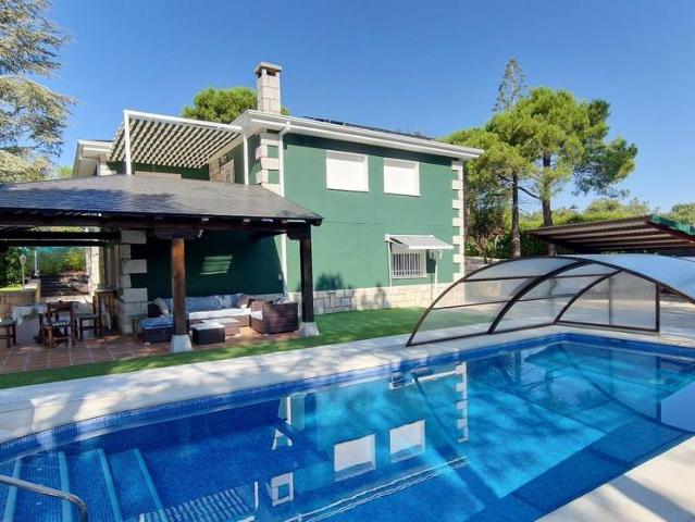 Chalet en venta en Lozoyuela-navas-sieteiglesias, Madrid