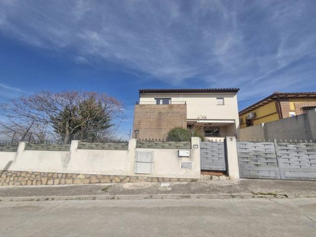 Chalet en venta en Lucillos, Castilla-La Mancha
