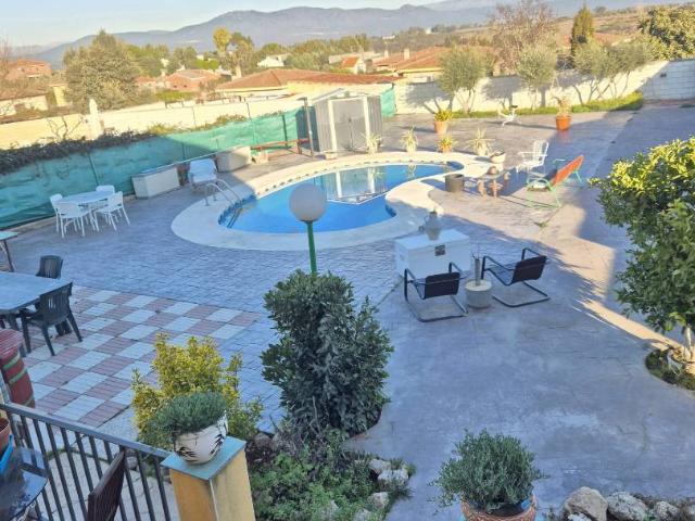 Villa en venta en Lucillos