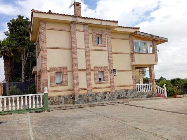Villa en venta en Lucillos