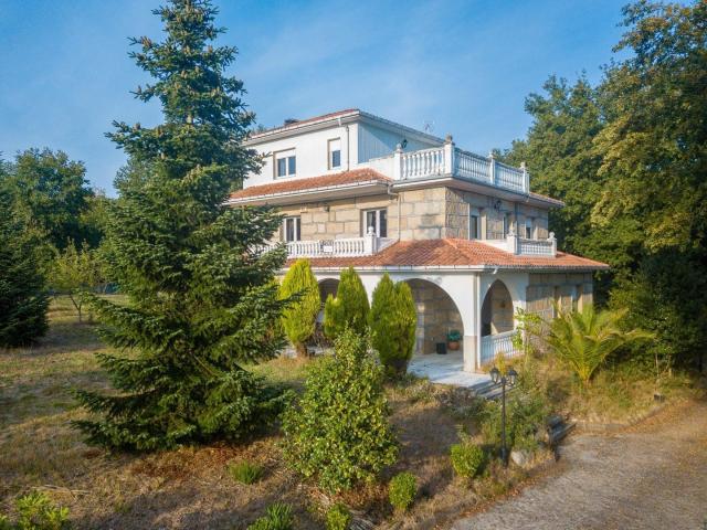 Villa en venta en Maceda