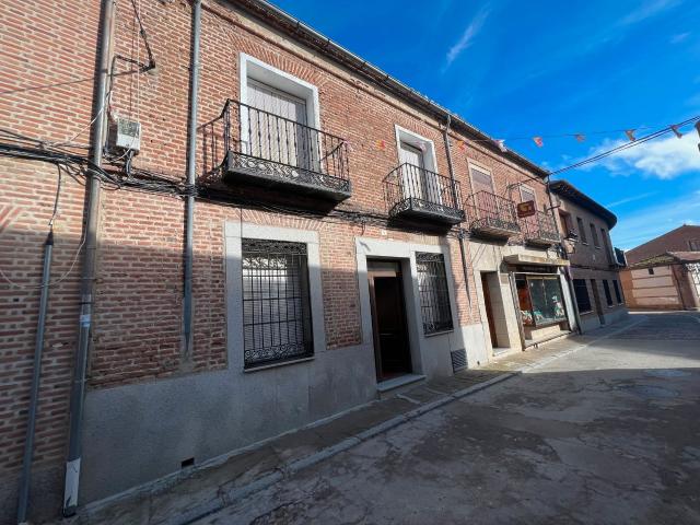 Villa en venta en Madrigal De Las Altas Torres