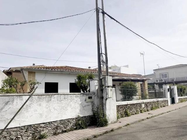 Villa en venta en Madroñera