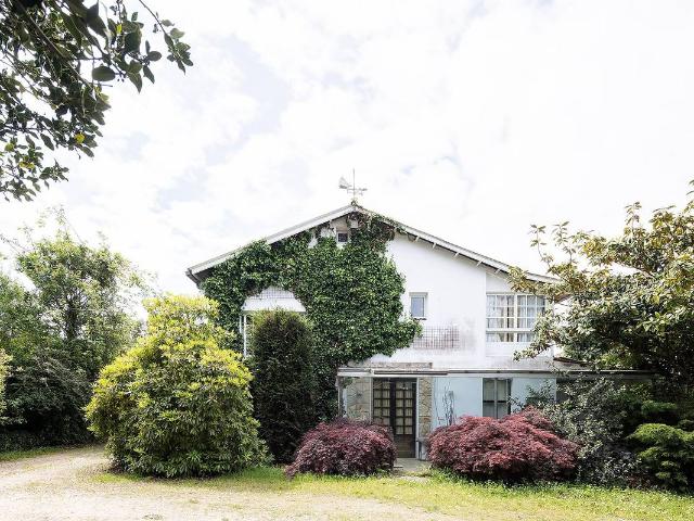 Chalet en venta en Oleiros, A Coruña