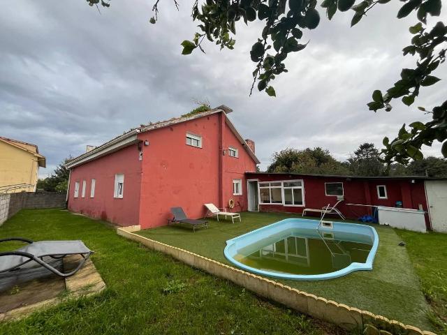 Chalet en venta en Oleiros, A Coruña