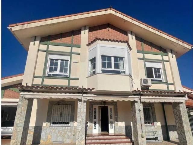 Chalet en venta en Malpartida De Cáceres, Extremadura