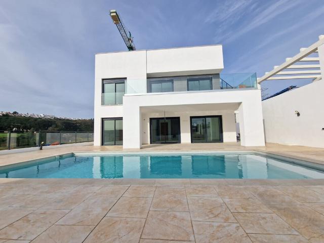 Chalet en venta en Castillo de la Duquesa, Costa del Sol Occidental