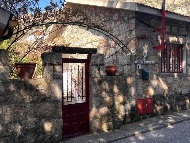 Chalet en venta en Manzanares El Real, Madrid