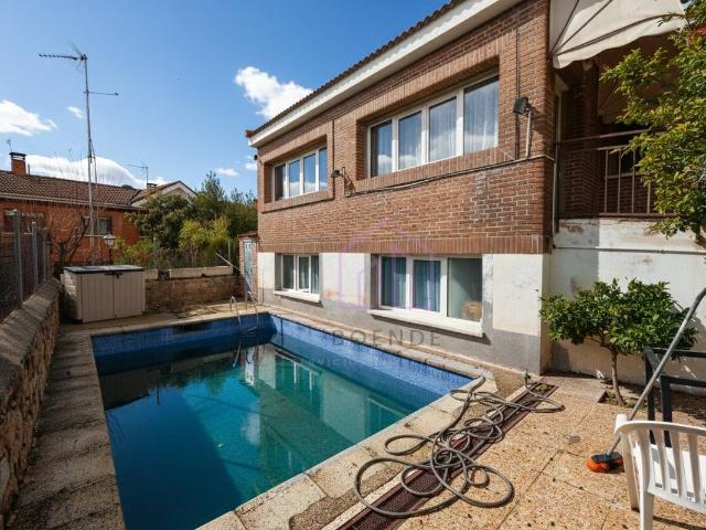 Chalet en venta en Manzanares El Real, Madrid