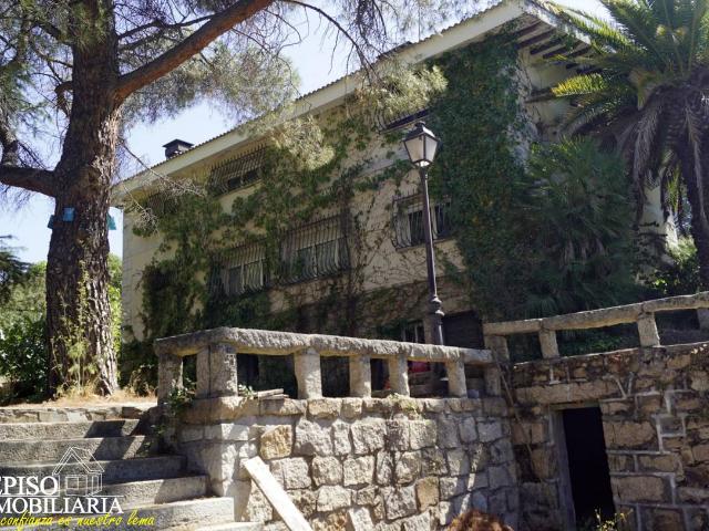 Chalet en venta en Manzanares El Real, Madrid