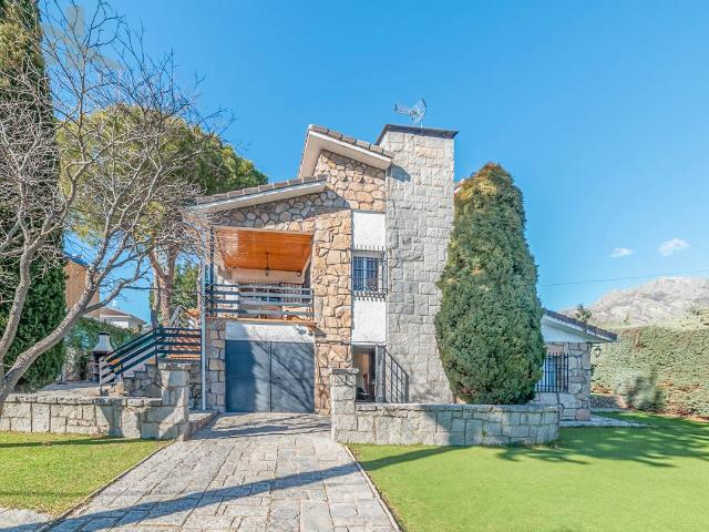Chalet en venta en Manzanares El Real, Madrid