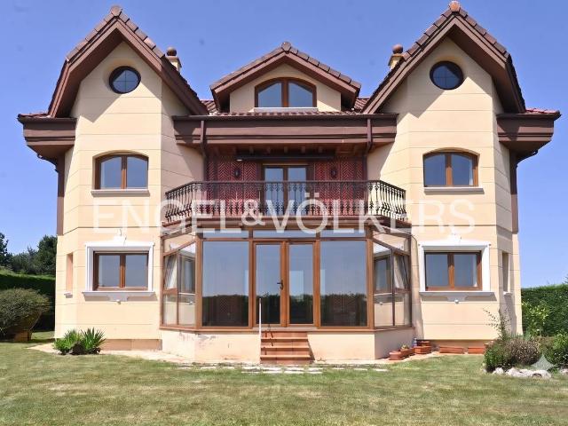 Chalet en venta en Bezana, Santa Cruz De Bezana